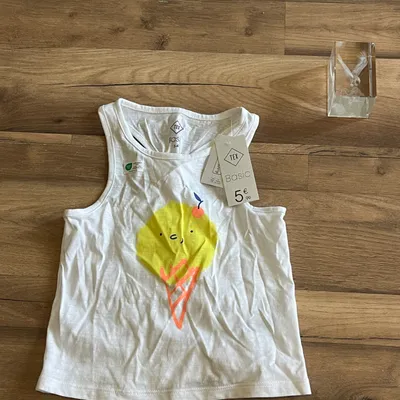 Je vend un débardeur fille 3-4 ans neuf 